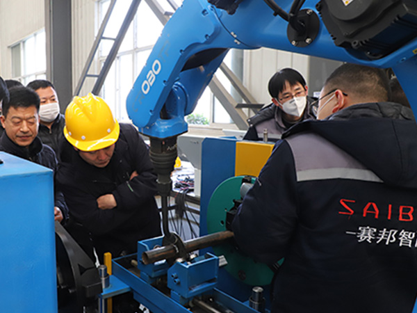 自動焊接機器人對小型焊件準確焊接 自動焊接機器人對小型焊件準確焊接