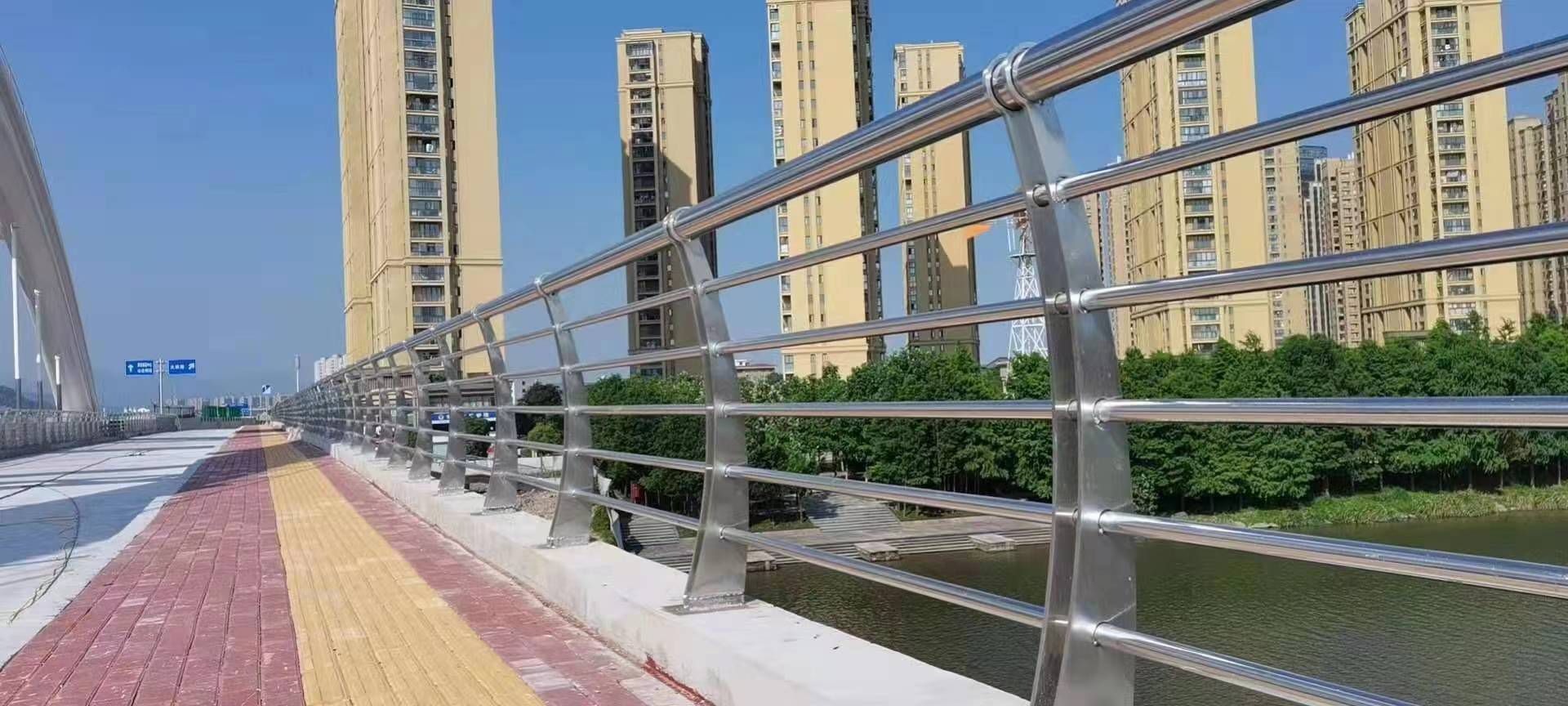 不銹鋼復(fù)合管護(hù)欄