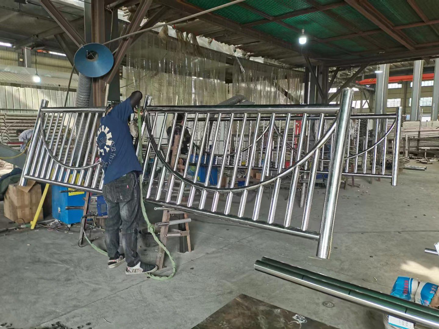 不銹鋼復(fù)合管護(hù)欄